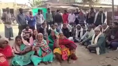 पानापुर: थाना परिसर के मुख्य गेट पर माले कार्यकर्ताओं का धरना-प्रदर्शन