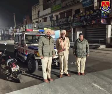 ਨਿਹਾਲ ਸਿੰਘਵਾਲਾ: ਨਾਈਟ ਡੋਮੀਨੇਸ਼ਨ ਅਭਿਆਨ ਹੇਠ ਜ਼ਿਲ੍ਹੇ ਵਿੱਚ ਤਾਇਨਾਤ ਕਰਮਚਾਰੀਆਂ ਦੀ ਚੈਕਿੰਗ ਸੀਨੀਅਰ ਅਧਿਕਾਰੀਆਂ ਵੱਲੋਂ ਕੀਤੀ ਗਈ