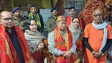 चितरपुर: हिमाचल प्रदेश के राज्यपाल शिव प्रताप शुक्ला ने परिवार संग मां छिन्नमस्तिका मंदिर रजरप्पा में की पूजा-अर्चना