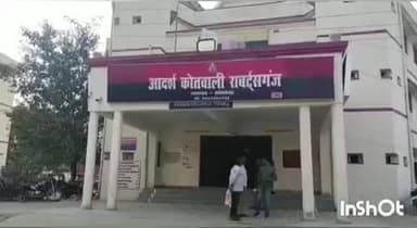 घोरावल: रॉबर्ट्सगंज में रेलवे स्टेशन रोड पर मिला व्यक्ति का शव, जहर खुरानी से मौत की आशंका, धान खरीददारी व्यवसाय से जुड़ा था