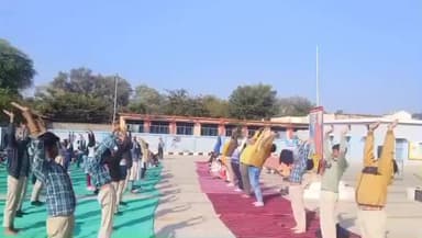 खिरकिया: सांदीपनि विद्यालय खिरकिया में स्वामी विवेकानंद जयंती पर योग, प्राणायाम व प्रेरणादायी विचारों का आयोजन