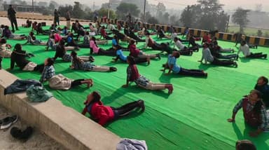 चंदिया: युवा दिवस पर चंदिया तहसील में सूर्य नमस्कार गूंजा, छात्र-छात्राएं और शिक्षक हुए शामिल