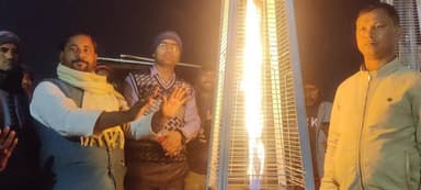 कुशेश्वर स्थान पूर्बी: कुशेश्वरस्थान में ठंड से राहत: शिव मंदिर व सीएचसी परिसर में एलपीजी गैस हीटर का शुभारंभ