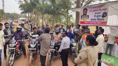 लोहंडीगुडा: लोहण्डीगुड़ा में स्व. प्रहलाद सिंह ठाकुर की स्मृति में सहकर्मियों ने किया निःशुल्क हेलमेट वितरण