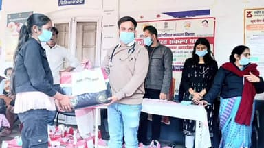 बिजावर: मकर संक्रांति पर सिविल अस्पताल बिजावर में टीबी मरीजों को निक्षय पोषण आहार बैग वितरित