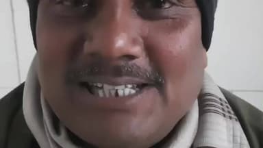 बलिया: बलिया में ई-केवाईसी को लेकर किसान सलाहकार ने दी जानकारी, सर्वर डाउन होने से किसानों व कर्मियों को हुई परेशानी