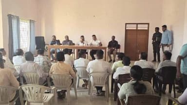 ಸಕಲೇಶಪುರ: ಗಣರಾಜ್ಯೋತ್ಸವ ಹಿನ್ನೆಲೆ ನಗರದ ತಾಲೂಕು ಪಂಚಾಯಿತಿ ಕಾರ್ಯಾಲಯದಲ್ಲಿ ಪೂರ್ವಭಾವಿ ಸಭೆ ನಡೆಸಿದ ಶಾಸಕ ಸಿಮೆಂಟ್ ಮಂಜು