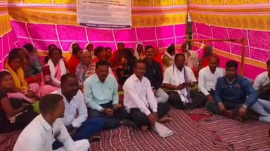 खामगाव: विविध मागण्यांसाठी खामगावच्या उपविभागीय अधिकारी कार्यालयासमोर धरणे आंदोलन!