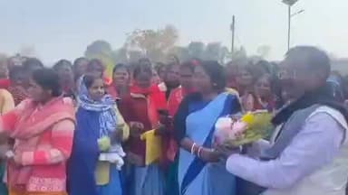 लावालौंग: बाबा घाट मैदान में सहिया दीदी संघ के कार्यक्रम में शामिल हुए विधायक, सहिया दीदियों ने जताया आभार