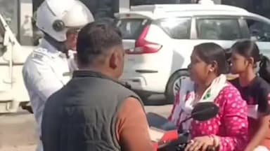 মাটিগাড়া: ইস্টার্ন বাইপাসে দুর্ঘটনা রোধে পথে নামল সাধারণ মানুষ, সচেতনামূলক কর্মসূচির আয়োজন