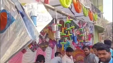 बुरहानपुर: भाजपा के लोकमाता अहिल्यादेवी मंडल ने पतंग दुकानदारों को गुलाब देकर की अपील, चाइनीस मांझा न बेचें
