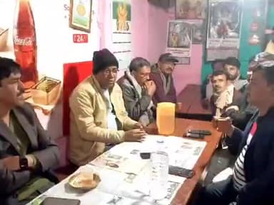 ক্যানিং ২: দলীয় নেতৃত্বদের সঙ্গে চা চক্রের মধ্যে দিয়ে এলাকার সমস্যার কথা শুনলেন বিধায়ক শওকত মোল্লা