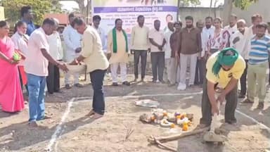 ನವಲಗುಂದ: ನವಲಗುಂದ ತಾಲೂಕಿನ ಯಮನೂರು ಗ್ರಾಮದಲ್ಲಿ ವಿವಿಧ ಅಭಿವೃದ್ಧಿ ಕಾಮಗಾರಿಗಳಿಗೆ ಶಾಸಕ ಎನ್.ಎಚ್. ಕೋನರಡ್ಡಿ ಭೂಮಿಪೂಜೆ