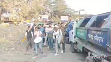 RTO कार्यालय के पास युवा कांग्रेस ने रोड क्लीनिंग मशीन को श्रद्धांजलि दी, जनता के पैसे के दुरुपयोग पर जताया आक्रोश