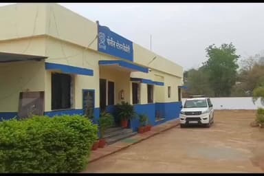 लाखांदूर: साखरा नदी घाटात एक जेसीपी सह तीन वाहनांना महसूल प्रशासनाने रंगेहात पकडले; 77 लाखांच्या मुद्देमाल जप्त पाच आरोपी विरुद्ध