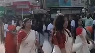 মাটিগাড়া: স্বামী বিবেকানন্দের জন্মজয়ন্তী ও শিলিগুড়ি পুরনিগমের বর্ষপূর্তি উপলক্ষে বাঘাযতীন পার্ক থেকে বর্ণাঢ্য শোভাযাত্রার আয়োজন