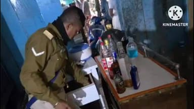 পশ্চিম যোৰহাট: যোৰহাট নগৰৰ মাজমজিয়াত সদৰ আৰক্ষীৰ অভিযানত জব্দ প্ৰায় ৩০ লিটাৰ অবৈধ ভাৱে মজুত কৰা বিদেশী সুৰা