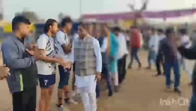 भीमपुर: विधायक महेंद्र सिंह चौहान ने गुरूसाब बाबा दरबार में किए दर्शन, वालीबाल प्रतियोगिता का किया शुभारंभ