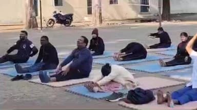 घुघरी: संदीपनी विद्यालय घुघरी में स्वामी विवेकानंद जयंती पर सामूहिक सूर्य नमस्कार का आयोजन