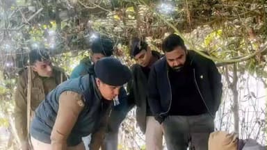 मैनाटांड़: खमियां गांव से प्रतिबंधित 330 बोतल कफ सिरफ और निडा जे पाम की 1200 टैबलेट बरामद