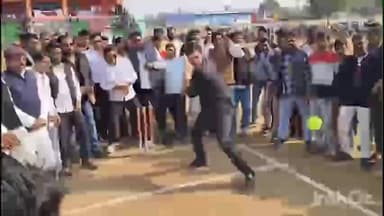 राहतगढ़: सरदार बल्लभ भाई पटेल स्टेडियम में आकाश राजपूत ने सुरखी क्रिकेट महाकुंभ का शुभारंभ किया