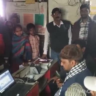 नरपतगंज: नरपतगंज उप डाकघर परिसर में आयोजित किया गया डाक चौपाल