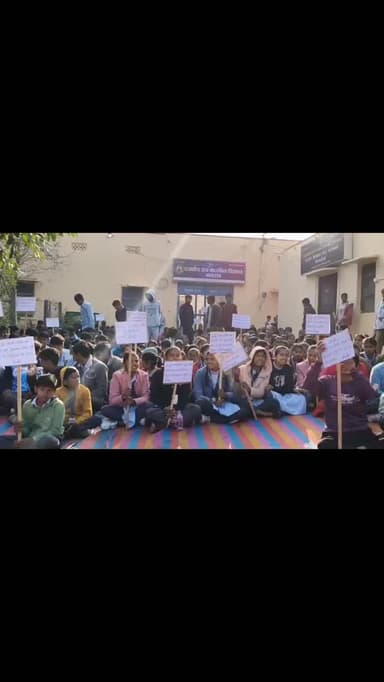 📢 नंदराय स्कूल में तबादले के विरोध में प्रदर्शन
कोटड़ी ब्लॉक के राजकीय उच्च माध्यमिक विद्यालय नंदराय में भूगोल व्याख्या...