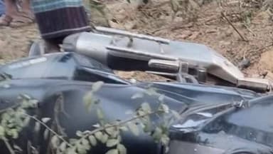 ডায়মন্ডহারবার ২: মাথুর এলাকায় একটি বাইক নিয়ন্ত্রণ হারিয়ে রাস্তার পাশে গাছে ধাক্কা মেরে আহত বাইক আরোহী