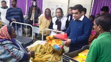 কাশীপুর: জাতীয় যুব দিবস উপলক্ষ্যে কল্লোলী স্বাস্থ্যকেন্দ্রে রোগীদের ফল মিষ্টি বিতরন এবং ক্রিকেট টুর্নামেন্টের আয়োজন যুব তৃণমূলের