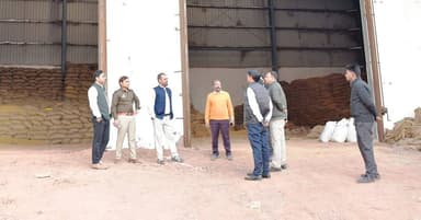 जिले में धान के अवैध ओवरलोडिंग और रिसायक्लिंग की शिकायतों पर जिला प्रशासन ने सख्त रुख अपनाते हुए बड़ी कार्रवाई की है। राज...