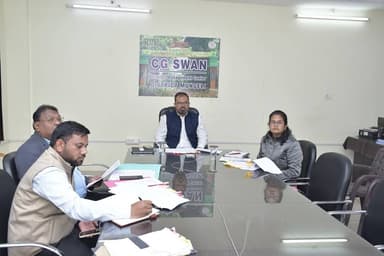 छत्तीसगढ़ के मुख्य निर्वाचन पदाधिकारी द्वारा प्रदेश के समस्त 33 जिलों के जिला निर्वाचन अधिकारियों (डीईओ) की वीडियो कॉन्फ्...