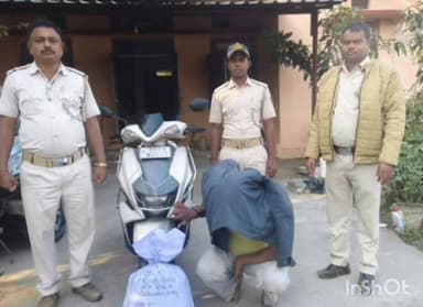 ବୀରମହାରାଜପୁର: ଘୋଡ଼ାଧାର ଛକରୁ ସ୍କୁଟି ସହ 6କେଜି ଗଞ୍ଜେଇ ଜବତ, ଅଭିଯୁକ୍ତ କୁ କୋର୍ଟ ଚଲାନ କଳା ବିନିକା ଅବକାରୀ ବିଭାଗ