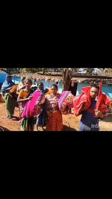 कड़ाके की ठंड में राहत: मनोहरपुर के लाइलोर पंचायत में असहायों को मिले कंबल! ❄️🧤
मनोहरपुर (सारंडा लाइव): बढ़ती ठंड और श...