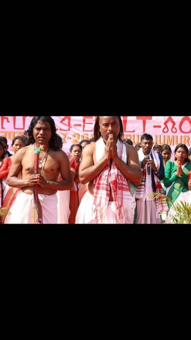 समाज की एकजुटता का प्रतीक: आईटीआई मैदान में 'उपरूम-जुमूर' का भव्य आयोजन! 🚩
चाईबासा: आज आईटीआई मैदान में 'हो' समाज द्वा...