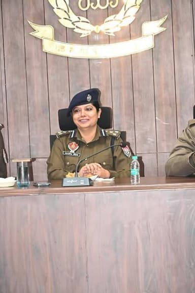 ਐੱਸ.ਐੱਸ.ਪੀ. ਬਠਿੰਡਾ ਨੂੰ ਡਿਪਟੀ ਇੰਸਪੈਕਟਰ ਜਨਰਲ (ਡੀ.ਆਈ.ਜੀ) ਦੇ ਅਹੁਦੇ 'ਤੇ ਤਰੱਕੀ ਮਿਲਣ ਦੇ ਮੌਕੇ 'ਤੇ, ਜ਼ਿਲ੍ਹੇ ਦੇ ਸਾਰੇ ਗਜ਼ਟਿਡ ਅਧਿਕਾਰ...