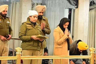 ਡਾ. ਜਯੋਤੀ ਯਾਦਵ ਬੈਂਸ, ਆਈ.ਪੀ.ਐੱਸ ਵੱਲੋਂ ਐੱਸ.ਐੱਸ.ਪੀ ਬਠਿੰਡਾ ਦਾ ਅਹੁਦਾ ਸੰਭਾਲਣ ਤੋਂ ਬਾਅਦ ਤਖ਼ਤ ਸ੍ਰੀ ਦਮਦਮਾ ਸਾਹਿਬ, ਤਲਵੰਡੀ ਸਾਬੋ ਵਿਖੇ ...