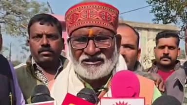 #भाजपाइयों ने फूंक दिया कलेक्ट्रेट चौराहे पर #सपा एमएलसी शाह आलम गुड्डू जमाली का पुतला