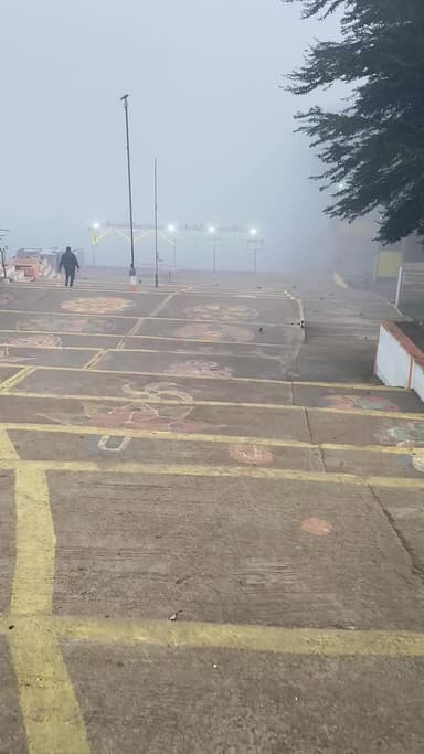 माता नर्मदा तट झांसी घाट में 13 जनवरी 2026 सुबह-सुबह कोहरे की आगोश में