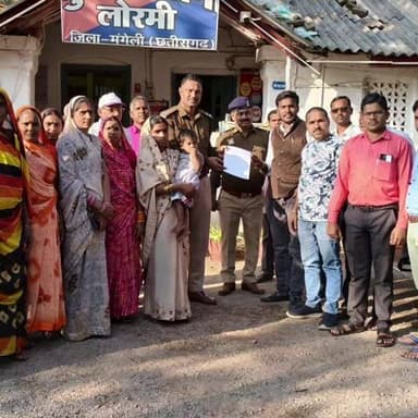 मुंगेली: सरपंच प्रतिनिधि के खिलाफ झूठी शिकायत पर ग्रामीणों में आक्रोश