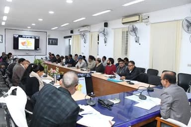 *जनसेवाओं से लेकर महोत्सव तक : विकास, सुशासन और उत्सव की साझा तैयारी*
*जिला कलक्टर की अध्यक्षता में समीक्षा बैठक, योजनाओ...