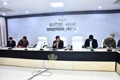 भागलपुर 12 जनवरी 2026:- भागलपुर के समीक्षा भवन में जिलाधिकारी डॉक्टर नवल किशोर चौधरी की अध्यक्षता में ई- केवाईसी एवं एफ ...