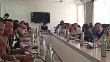 खकनार: धुलकोट में कलेक्टर हर्ष सिंह का फील्ड एक्शन! राशन, स्वास्थ्य योजनाओं और शिविरों की समीक्षा