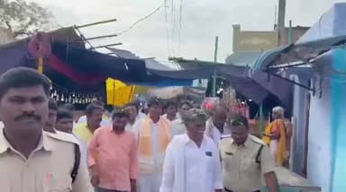 ఎమ్మిగనూరు: ఎమ్మిగనూరు : గోనెగండ్ల (మం)పెద్ద మారి వీడు గ్రామంలో దస్తగిరయ్య స్వామి ఉరుసు లో పాల్గొని బహుమతులు అందజేసిన ఎమ్మెల్యే బీవీ