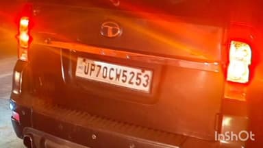 सोरांव: अनियंत्रित स्कॉर्पियो ट्रक में घुसी, स्कॉर्पियो सवार लोग बाल-बाल बचे