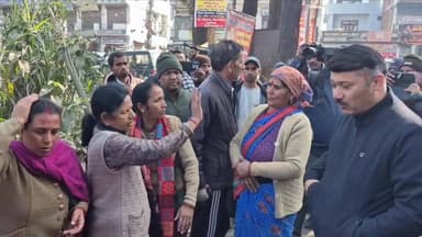 बेचारे गरीब आम आदमी अपने घर व जमीन बचाने के लिए प्रयास करते हुए। #forest #rishikesh