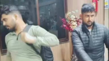 नांदुरा: शहरातील नांदुरा अर्बन बँकेच्या एटीएमशी छेडछाड करुन पैसे काढणाऱ्या दोघा भामट्यांना पकडले