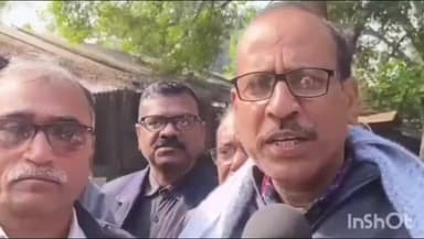 डुमरांव: अधिवक्ता संघ ने अनुमंडल भूमि सुधार उपसमाहर्ता के कोर्ट का बहिष्कार किया, गलत काम करने का आरोप लगाया