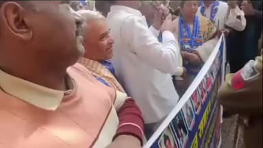 इंदौर में दूषित पानी से मृत व्यक्तियो के परिजनों को न्याय बहुजन समाज पार्टी उतरी सड़को पर #bsp #damoh #komalahirwar