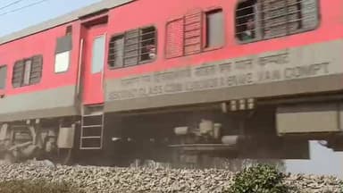 গাজোল: ভয়াবহ ট্রেন দুর্ঘটনায় এক ব্যক্তির মৃত্যুর ঘটনায় ছোট কান্দন গ্রাম এলাকায় চাঞ্চল্য ছড়ালো