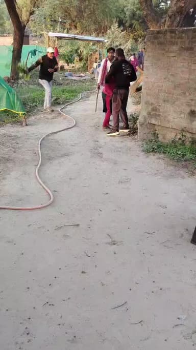 ग्राम अलेमऊ में कुछ यादव ने एक जुट बनाकर दबंगई दिखाते हुए एक दलित परिवार को मारे और फूलपुर थाने पर कोई सुनवाई नहीं हुई